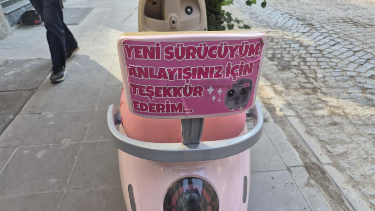 Eskişehir’de pembe motosikletin arkasındaki not tebessüm ettirdi Haber gorseli
