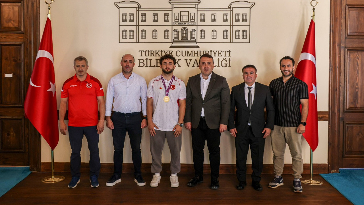 Vali sozer sampiyon guresciyi makaminda kabul etti PpURzasT